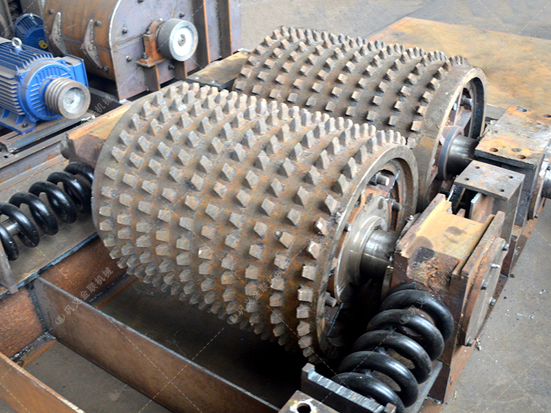 不挑食的 “實力派”：雙齒輥破碎機如何輕松應對礦石開采中的多樣物料？?